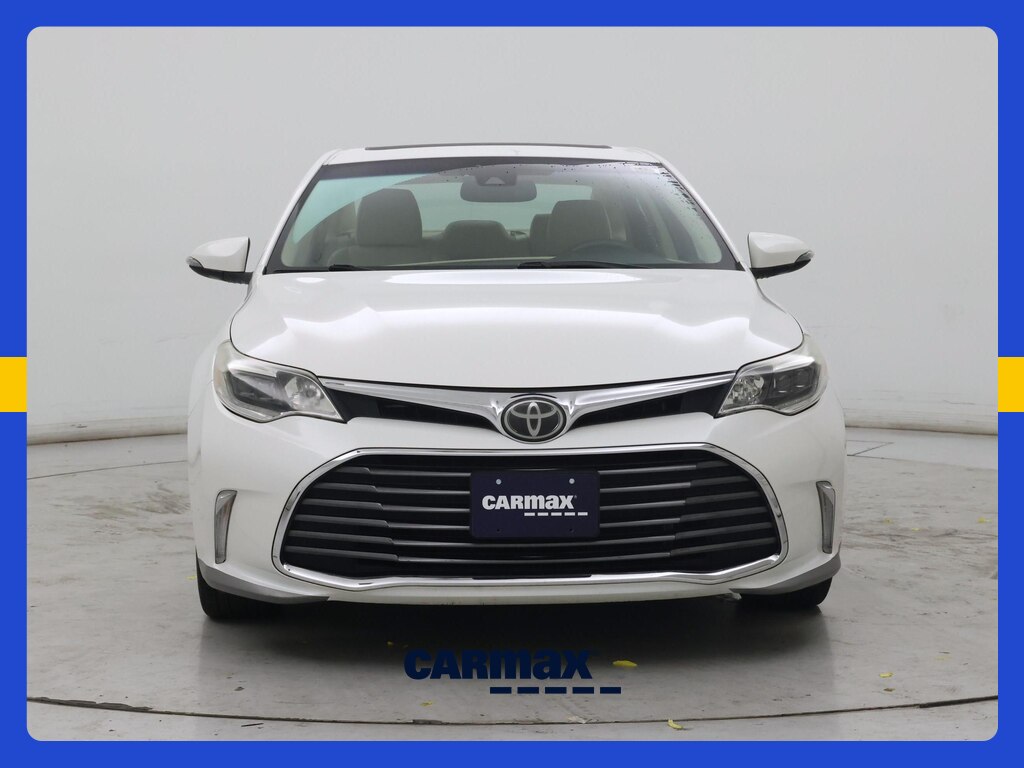 2016 Toyota Avalon Limited Image 2 of 23