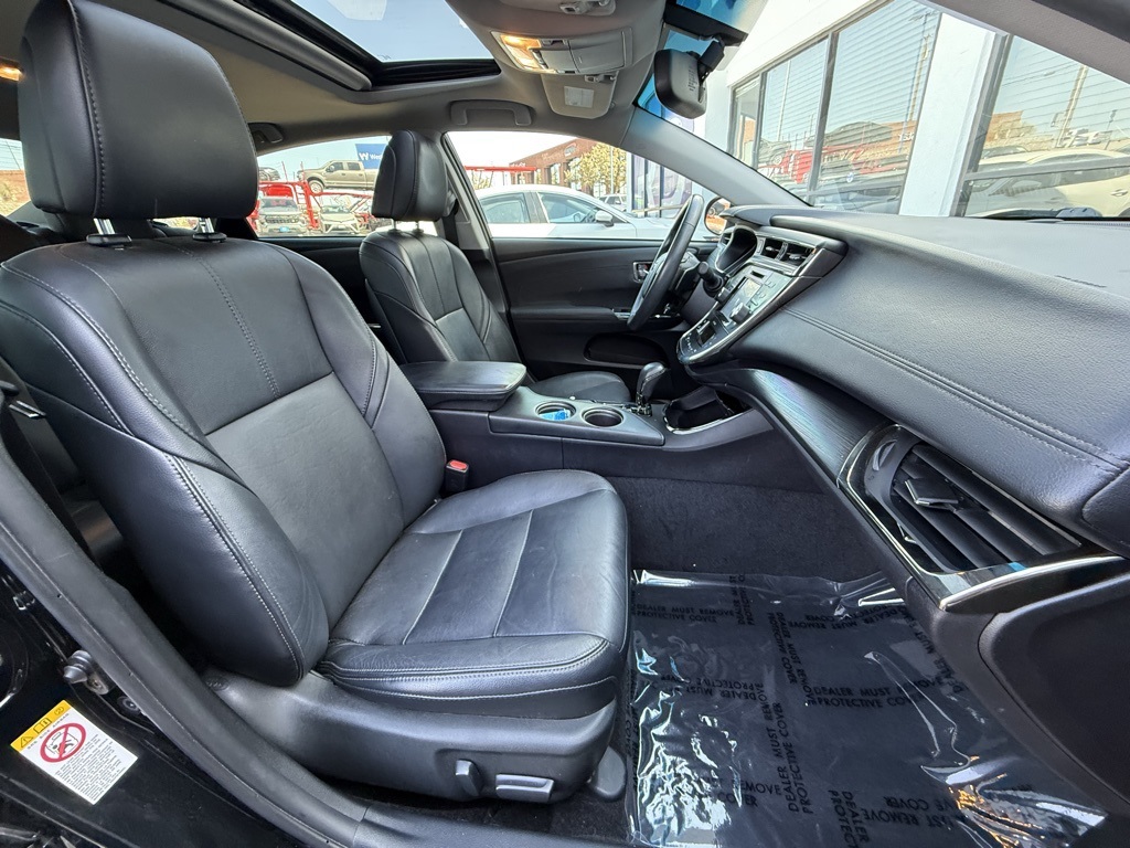 Vehicle image 25 of 31