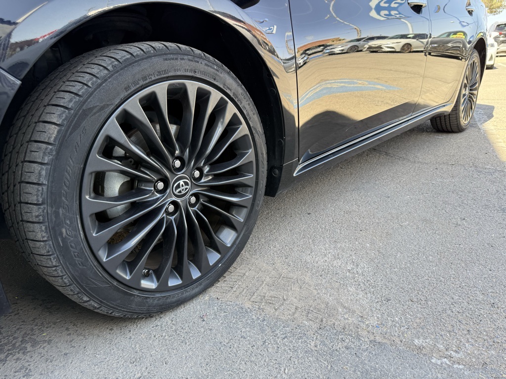 Vehicle image 9 of 31
