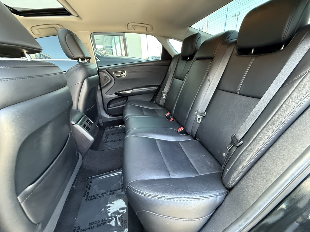 Vehicle image 21 of 31