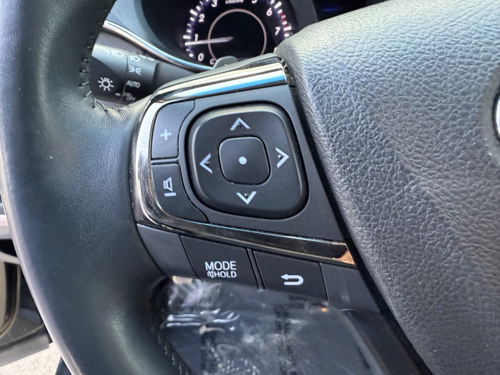 Vehicle image 14 of 31