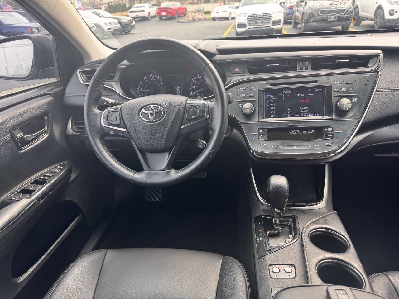 Vehicle image 8 of 32
