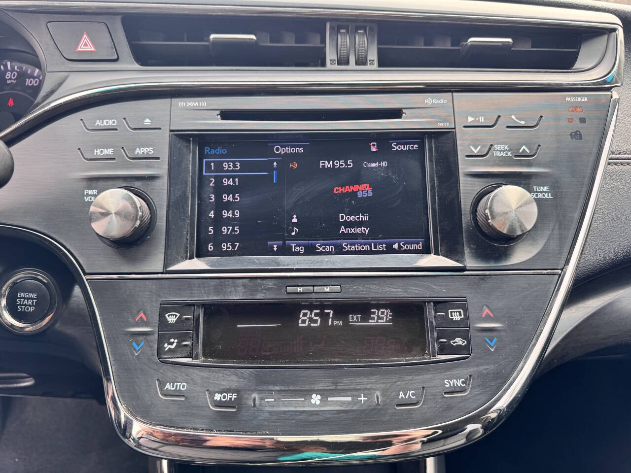 Vehicle image 10 of 32