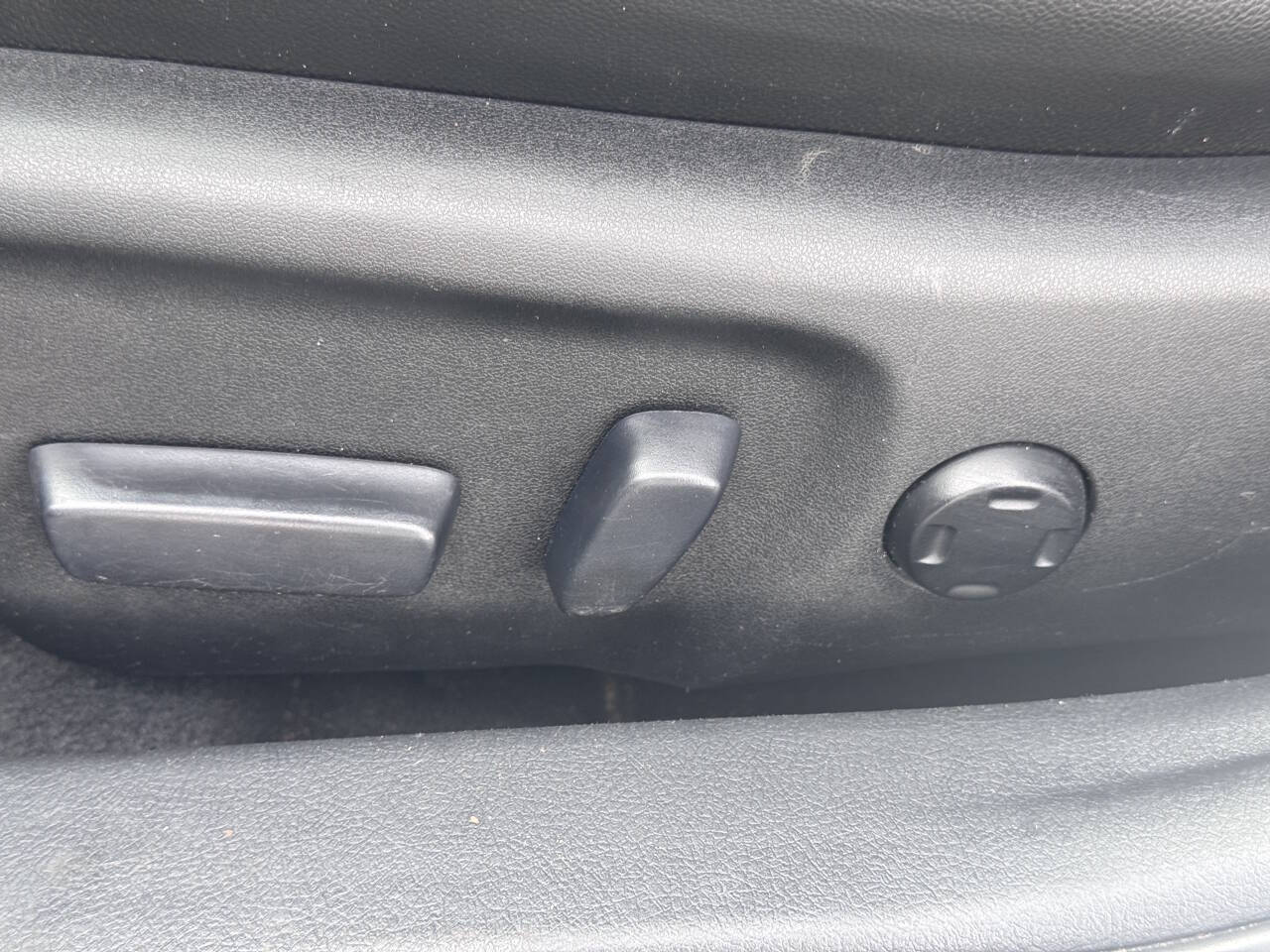 Vehicle image 7 of 32