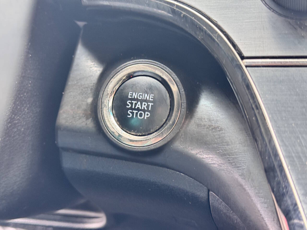 Vehicle image 17 of 32