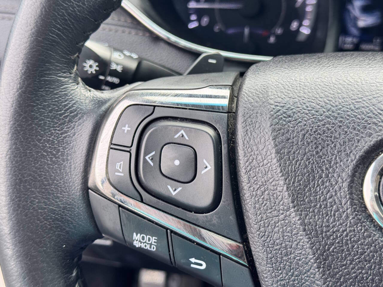 Vehicle image 19 of 32