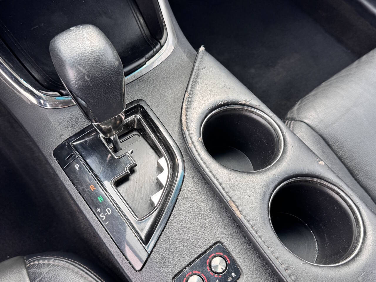 Vehicle image 14 of 32