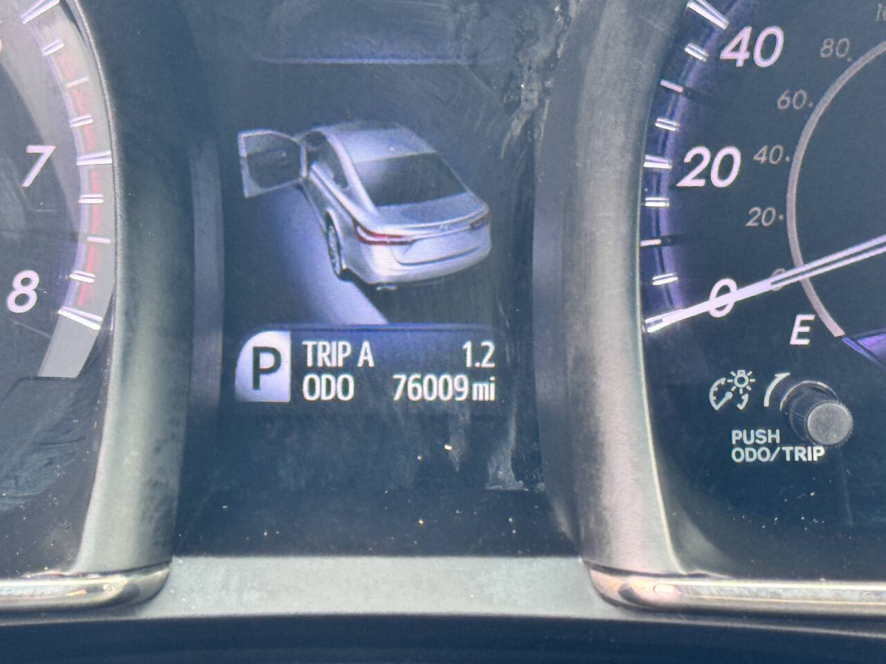 Vehicle image 22 of 32