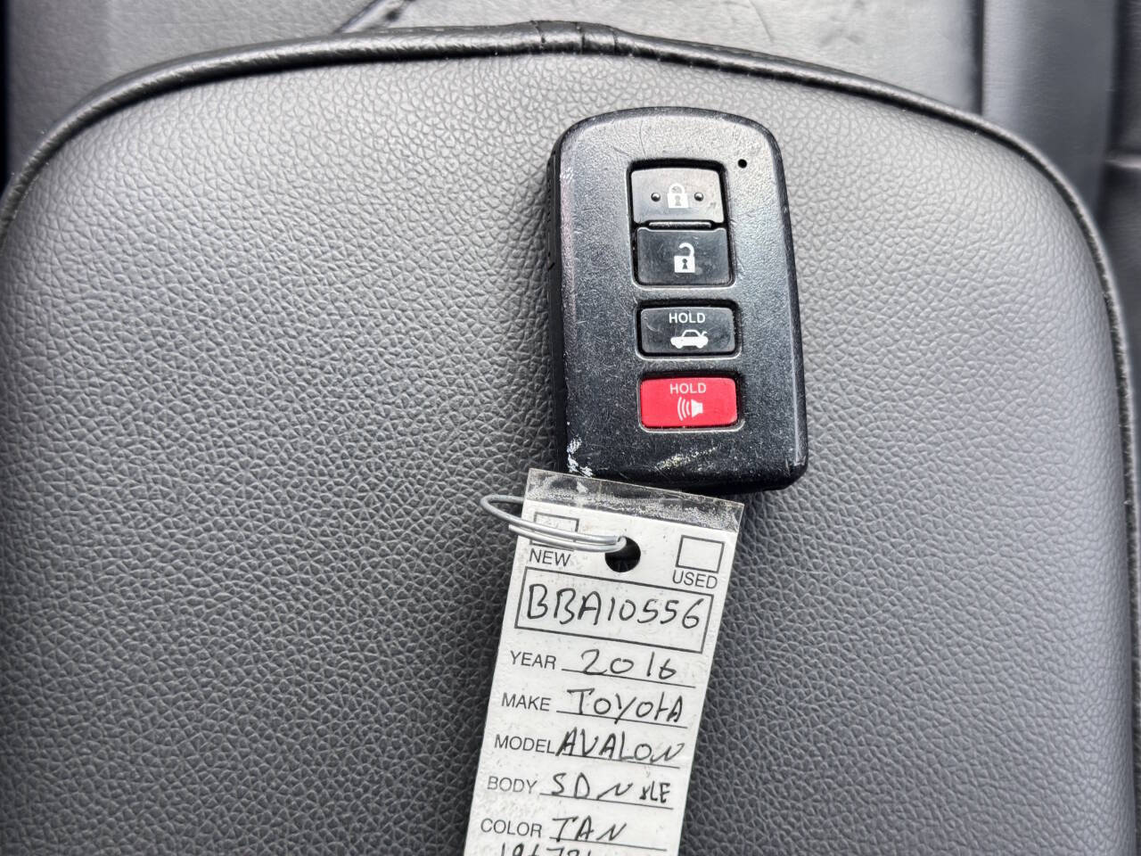Vehicle image 16 of 32