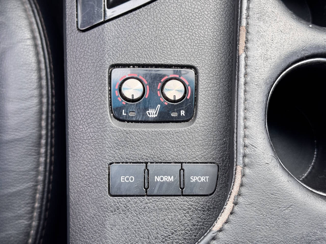 Vehicle image 15 of 32