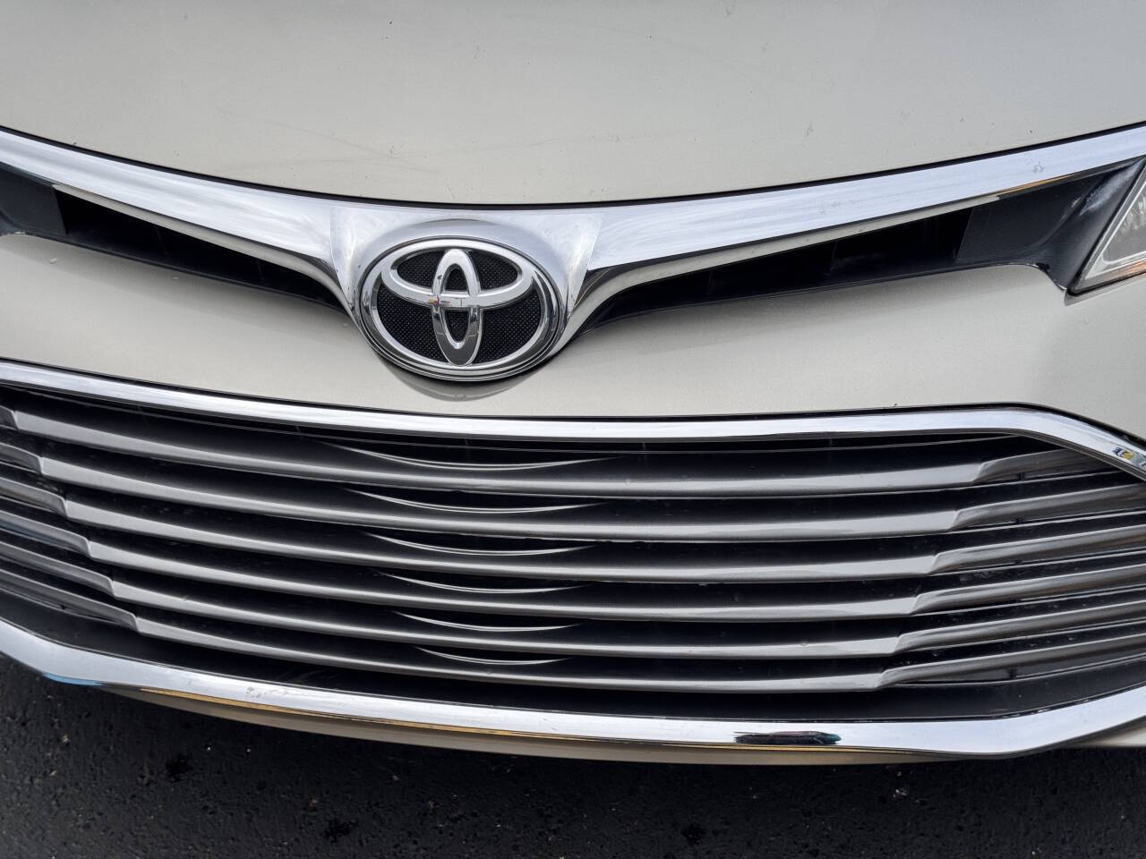 Vehicle image 26 of 32
