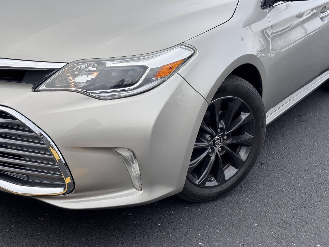 Vehicle image 27 of 32