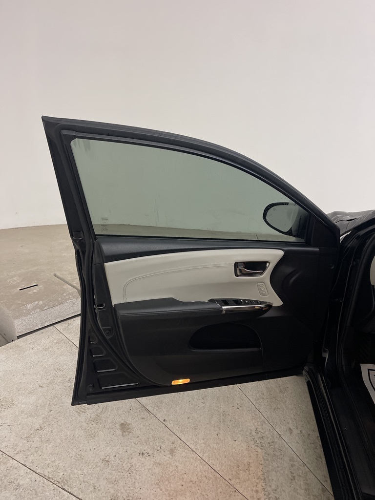 Vehicle image 15 of 59