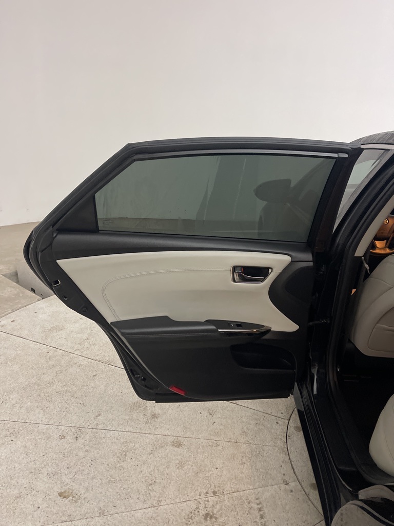 Vehicle image 16 of 59