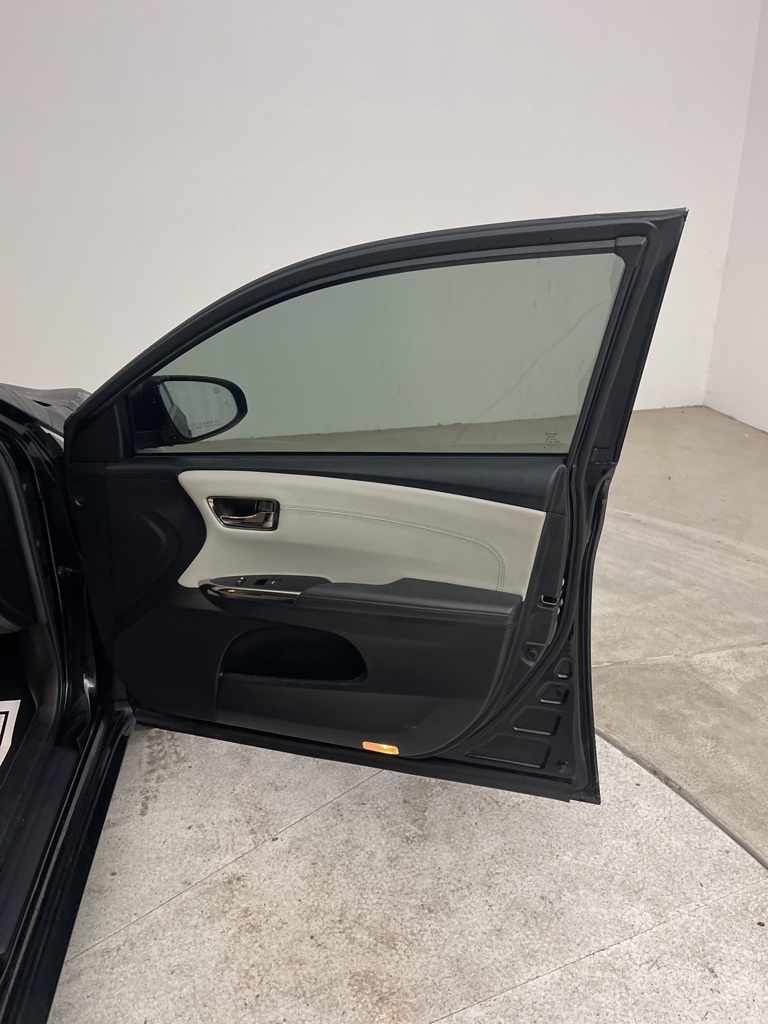 Vehicle image 18 of 59
