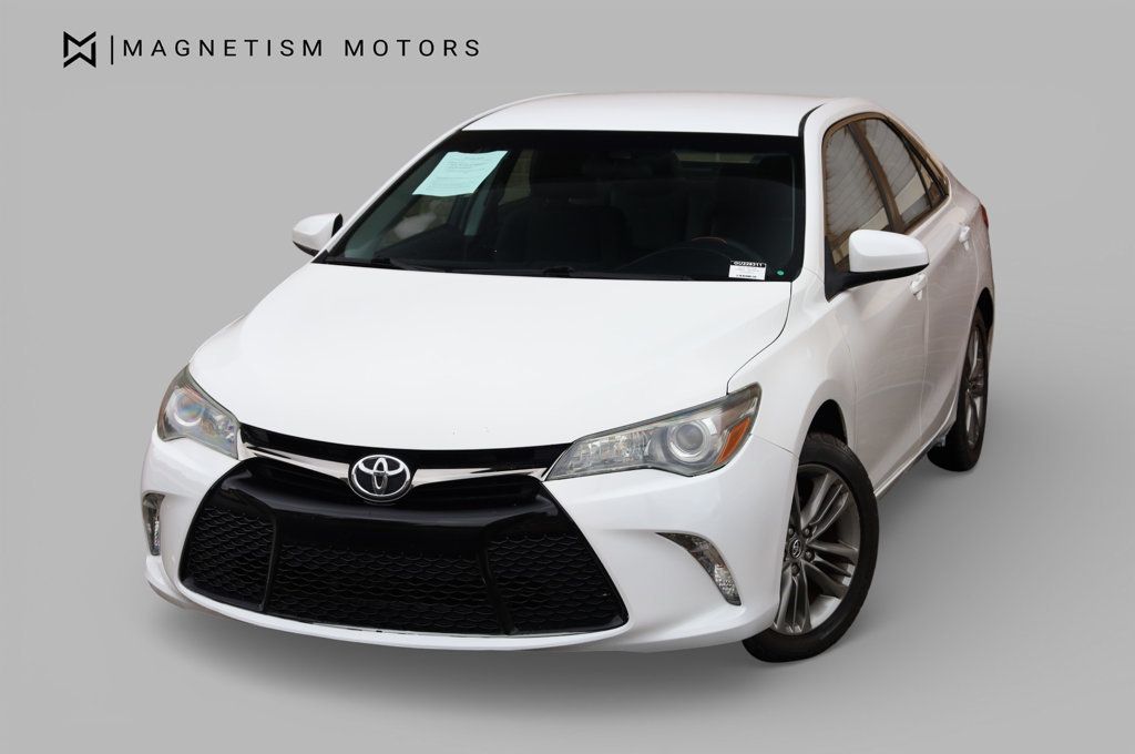 2016 Toyota Camry SE Image 2 of 44
