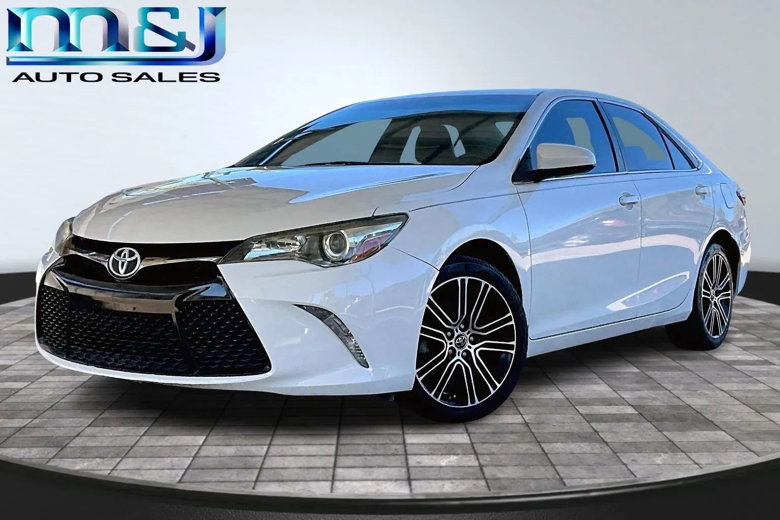 2016 Toyota Camry Image 1 of 30