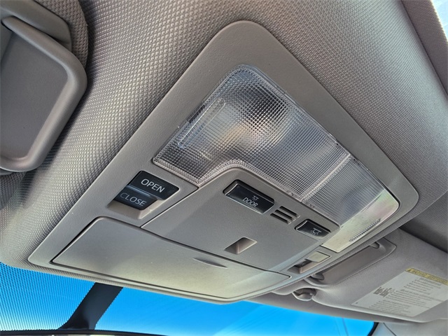 Vehicle image 37 of 43