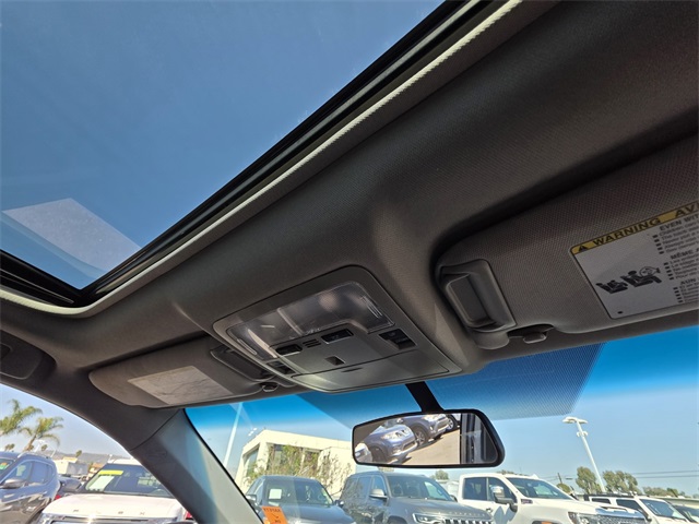 Vehicle image 14 of 43