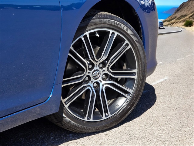 Vehicle image 8 of 43