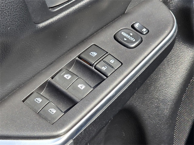 Vehicle image 25 of 43