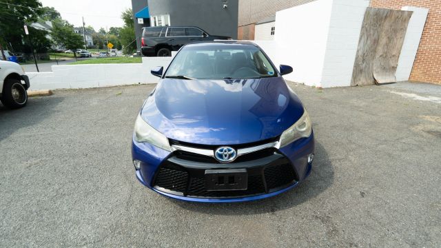 2016 Toyota Camry Hybrid SE Image 2 of 44