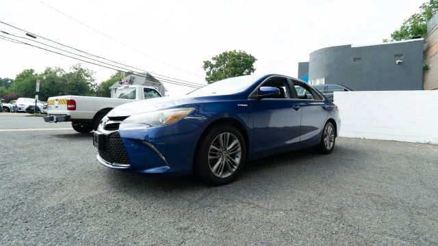 2016 Toyota Camry Hybrid SE Image 1 of 44