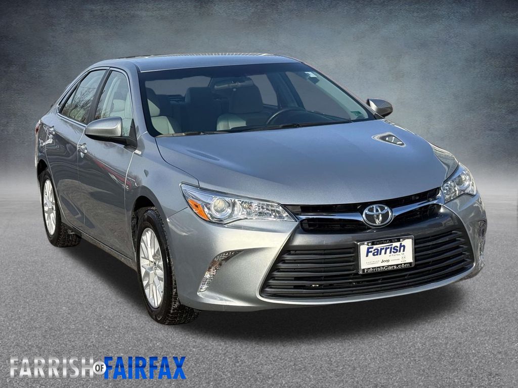 2016 Toyota Camry LE Image 3 of 29