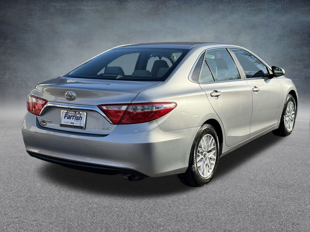 2016 Toyota Camry LE Image 4 of 29