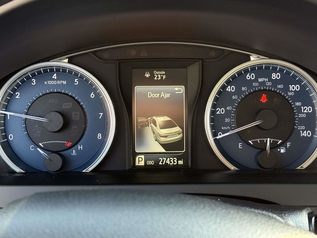 2016 Toyota Camry LE Image 16 of 29