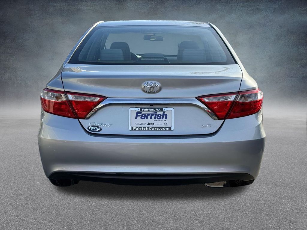 2016 Toyota Camry LE Image 5 of 29