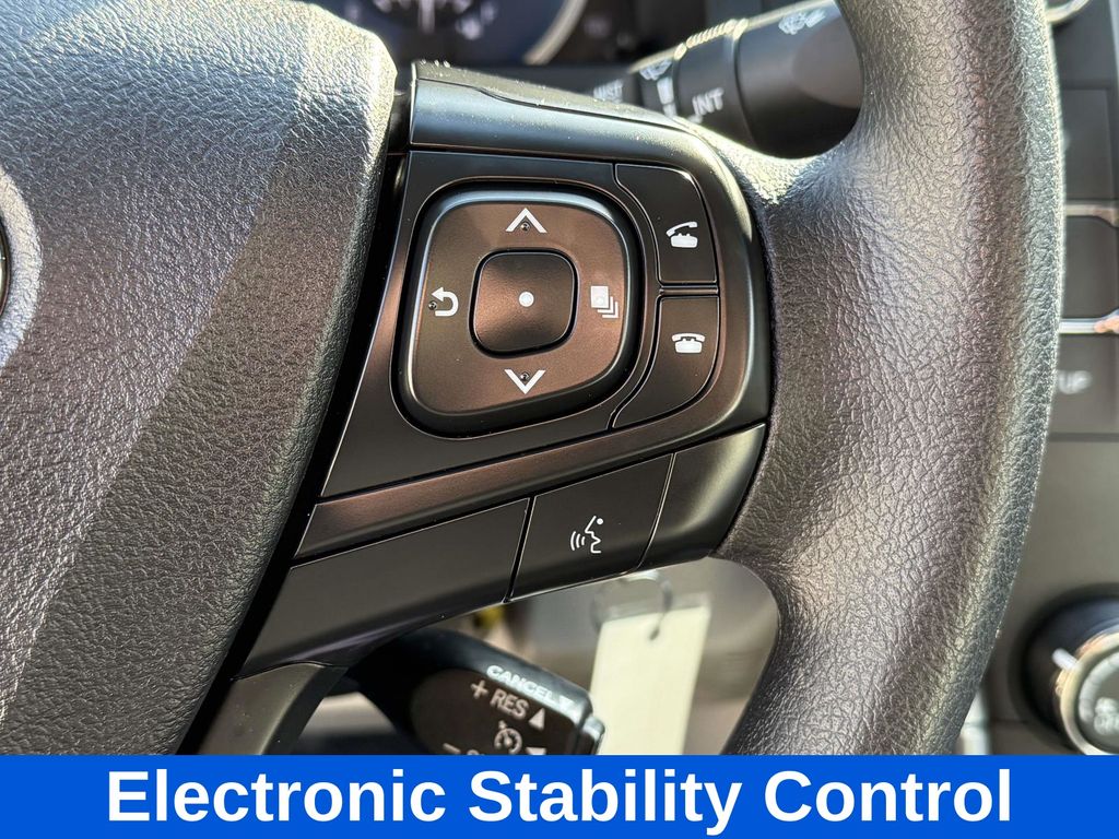 2016 Toyota Camry LE Image 23 of 29