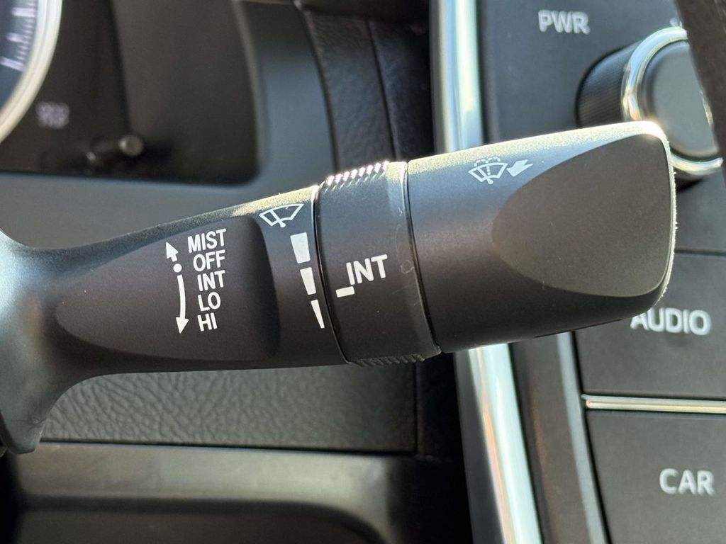 2016 Toyota Camry LE Image 28 of 29