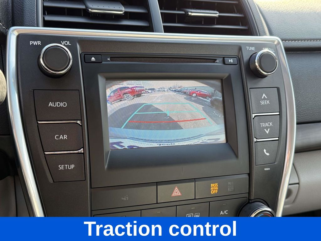 2016 Toyota Camry LE Image 18 of 29