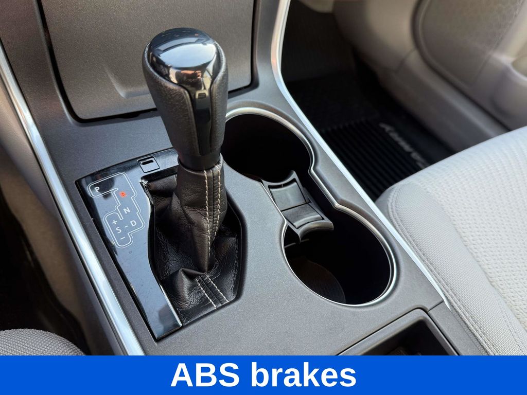 2016 Toyota Camry LE Image 20 of 29