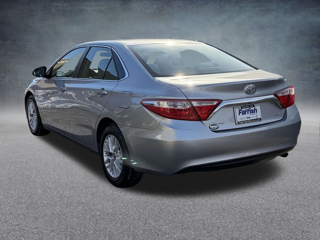 2016 Toyota Camry LE Image 6 of 29