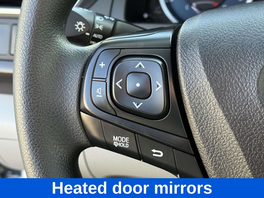 2016 Toyota Camry LE Image 27 of 29