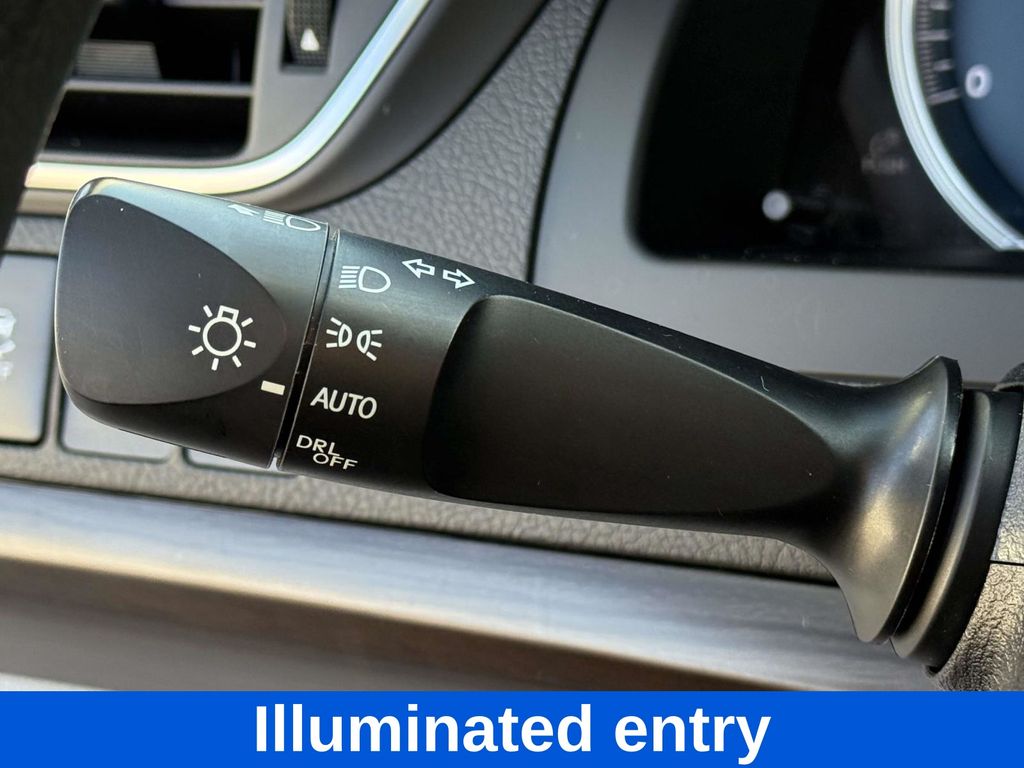 2016 Toyota Camry LE Image 24 of 29