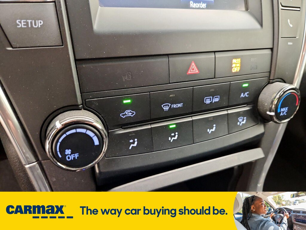 Vehicle image 21 of 30