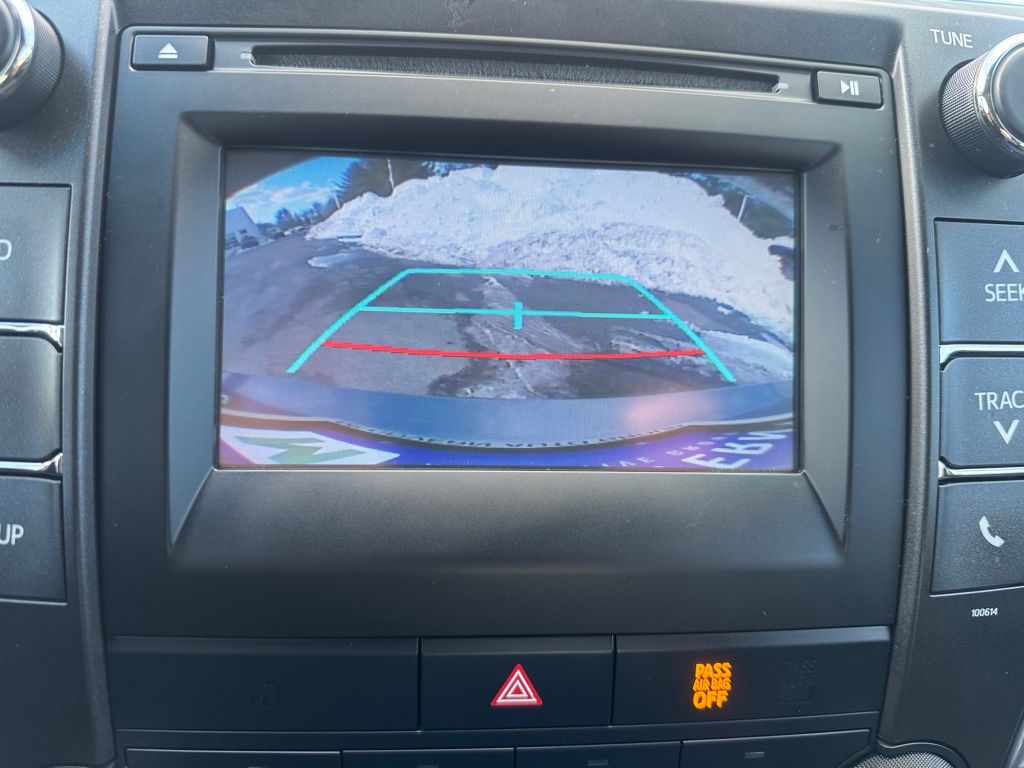 2016 Toyota Camry LE Image 14 of 19