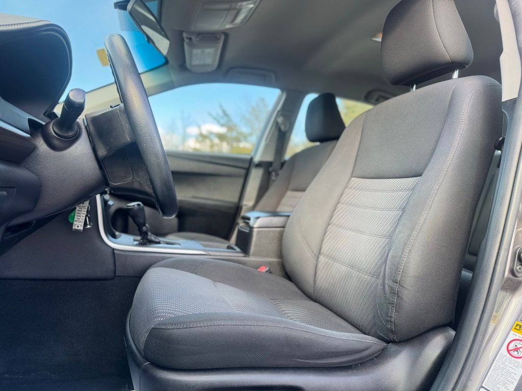 2016 Toyota Camry LE Image 11 of 19