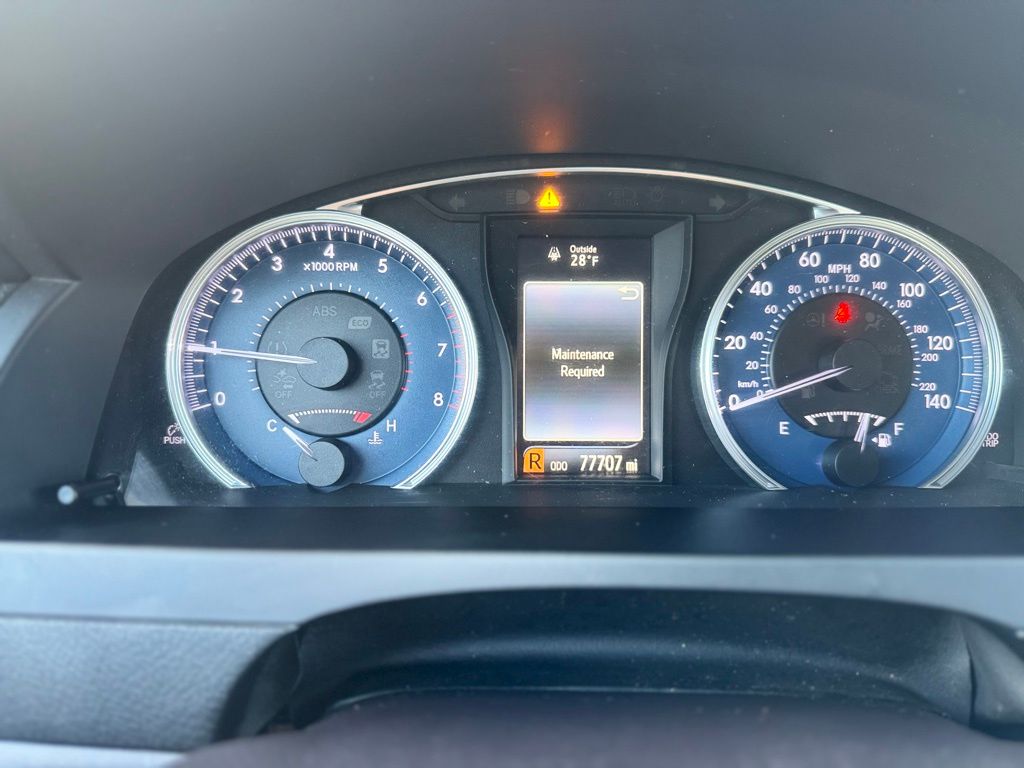 2016 Toyota Camry LE Image 13 of 19