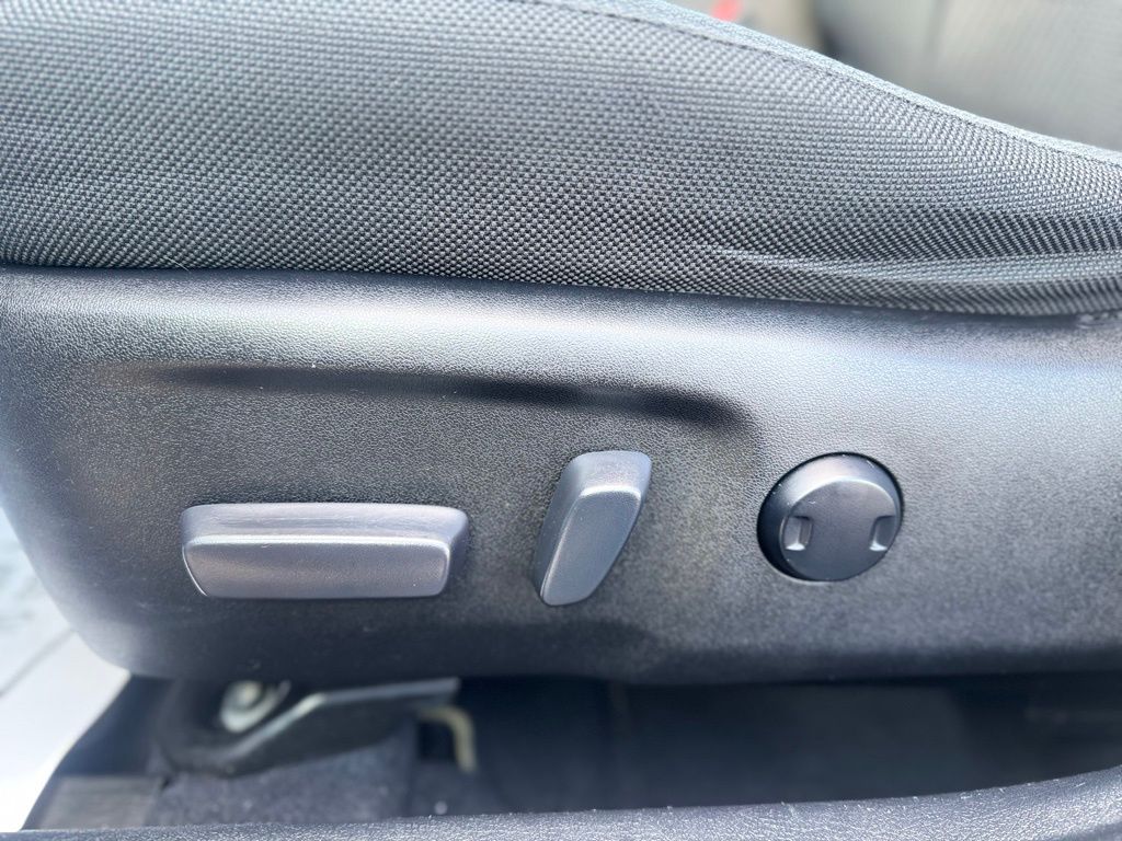 2016 Toyota Camry LE Image 19 of 19