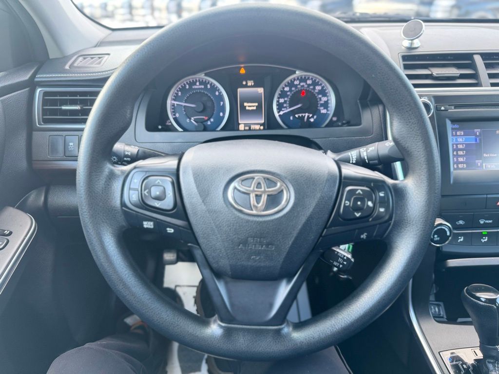 2016 Toyota Camry LE Image 12 of 19