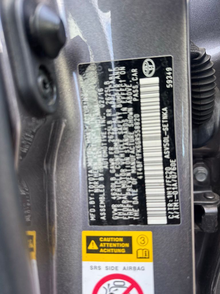 2016 Toyota Camry LE Image 18 of 19