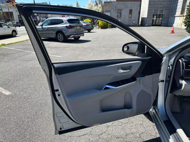 Vehicle image 14 of 25