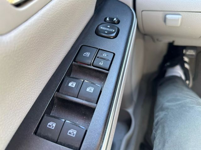 Vehicle image 22 of 25