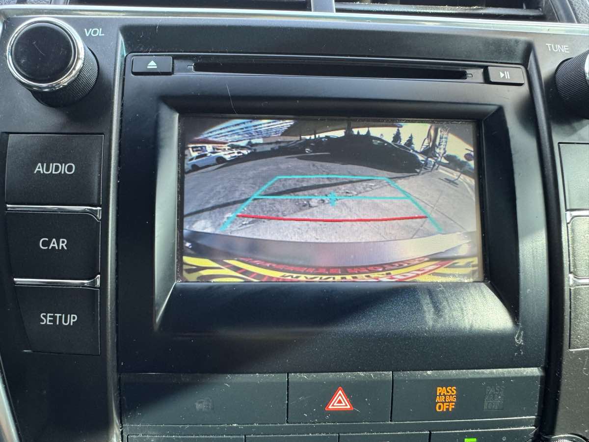 2016 Toyota Camry SE Image 10 of 14