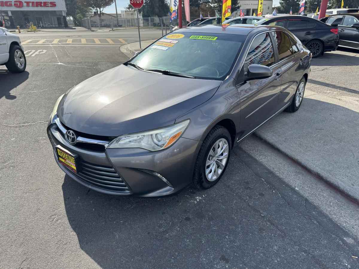 2016 Toyota Camry SE Image 1 of 14