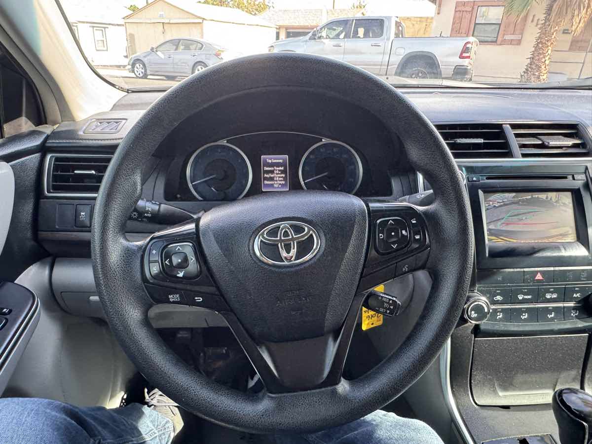 2016 Toyota Camry SE Image 14 of 14